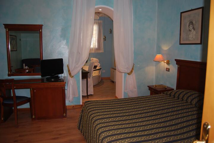 Room 30 of 90