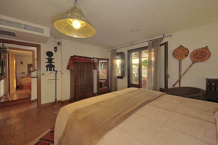 Room 15 of 68