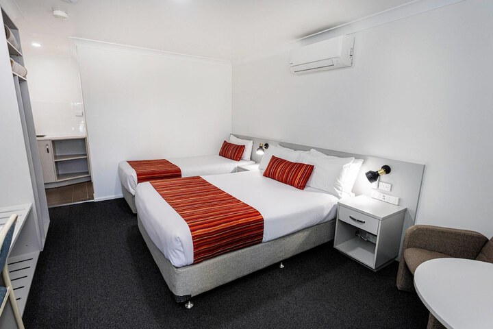 Room 42 of 85
