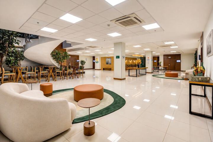 Ballroom/Hall 58 of 65