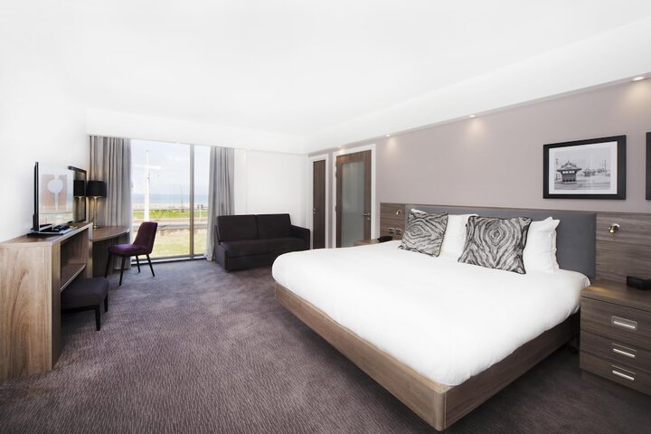 Room 32 of 69