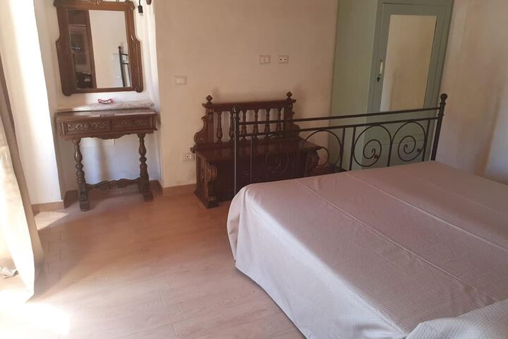 Room 9 of 28