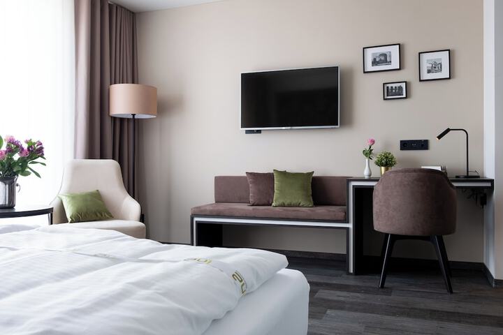Room 16 of 33