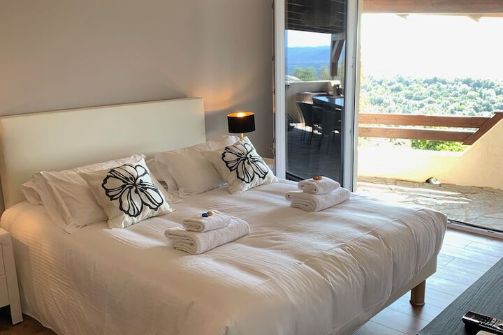 Room 3 of 11