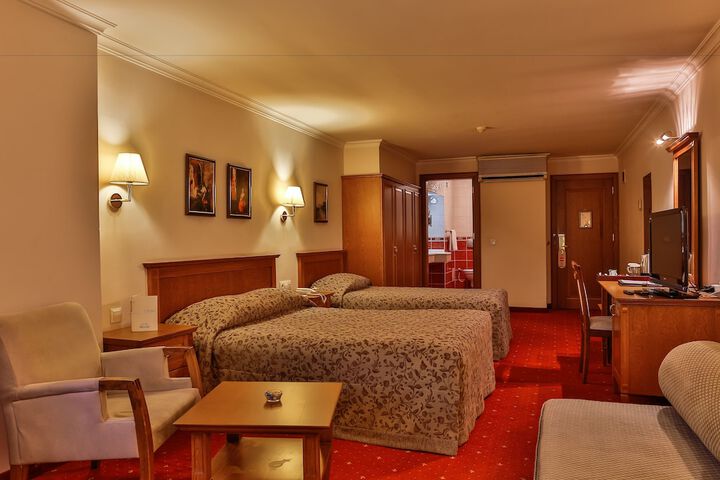 Room 8 of 47