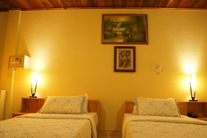 Room 2 of 40