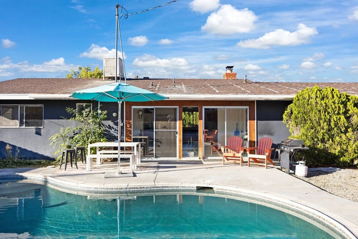 Splash House W / Private Pool & Fire Pit Dogs Welcome Free 3 Bedroom Home by RedAwning