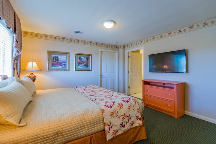 1 Bedroom Suite Queen Bed (14 of 39)