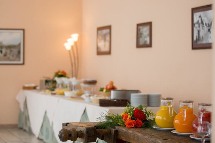 Breakfast/Coffee Service 19 of 35