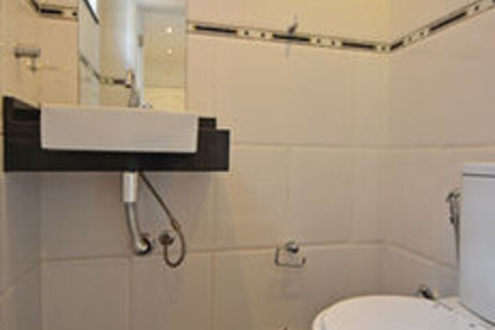 Room 2 of 27