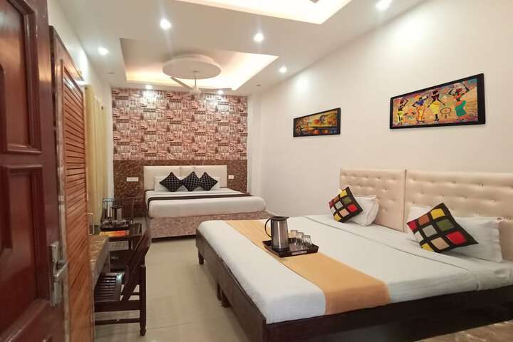 Room 6 of 17