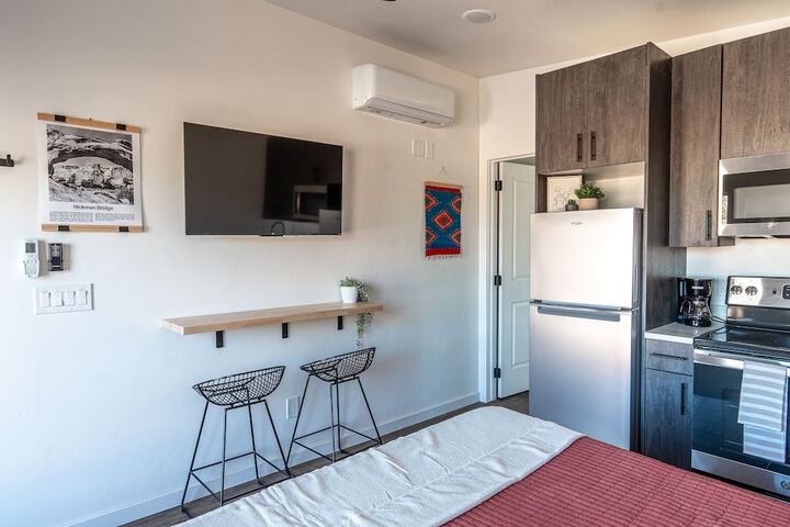 Room 4 of 120
