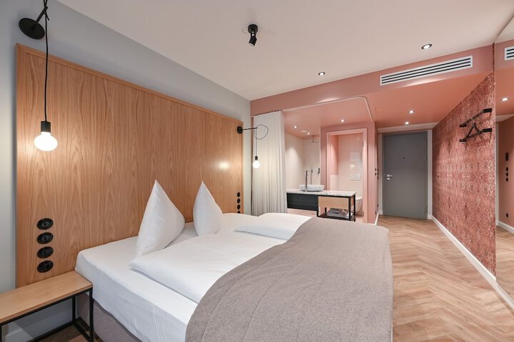 Room 30 of 134