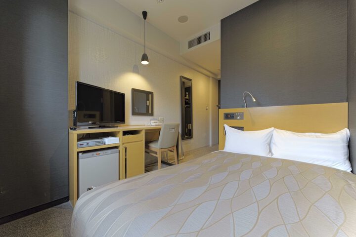 Room 11 of 40