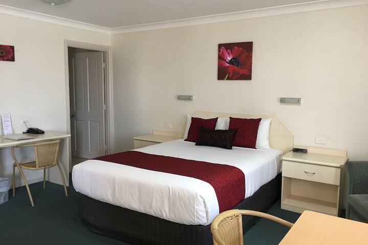 Tuckerbox Motor Inn