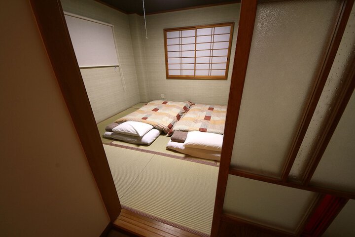 Room 9 of 28