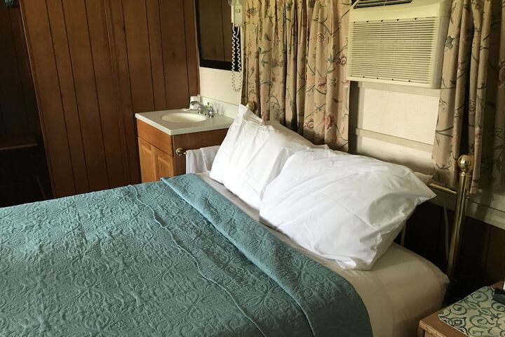 Room 18 of 61