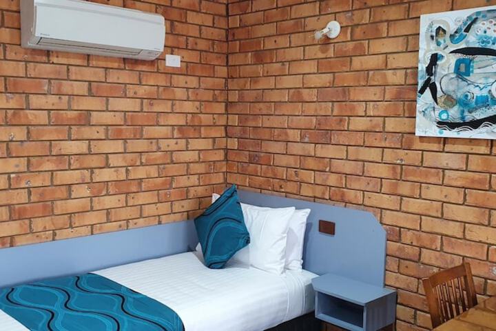 Room 4 of 30
