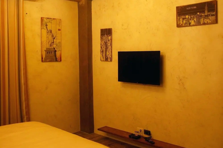 Room 4 of 19