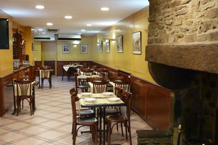 Dining 7 of 15