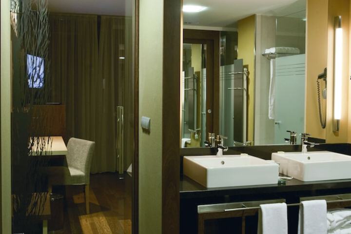 Room 53 of 113