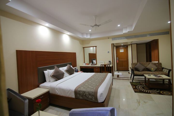 Room 9 of 36