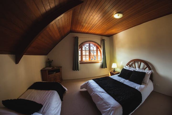 Room 3 of 85