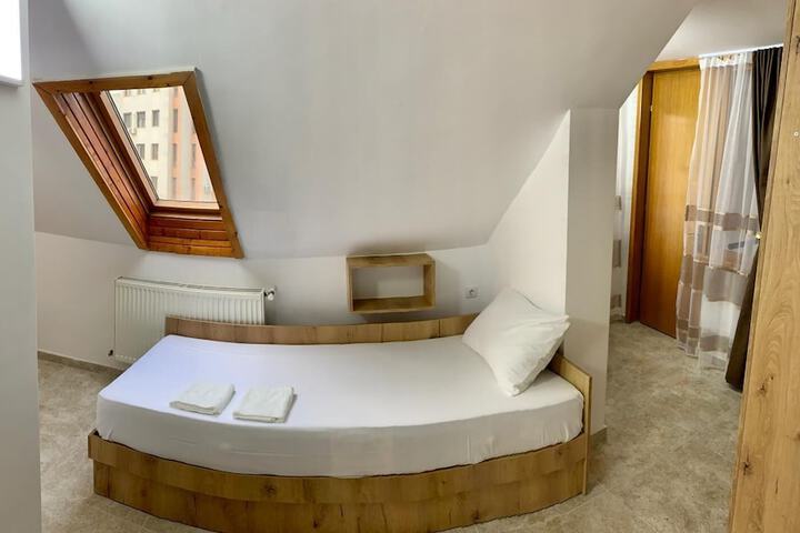 Room 17 of 35