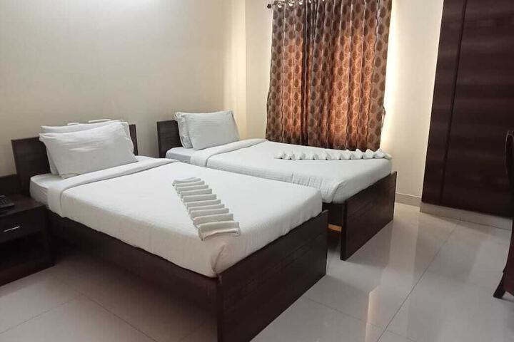 Room 6 of 11