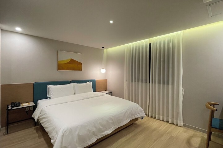 Room 8 of 60