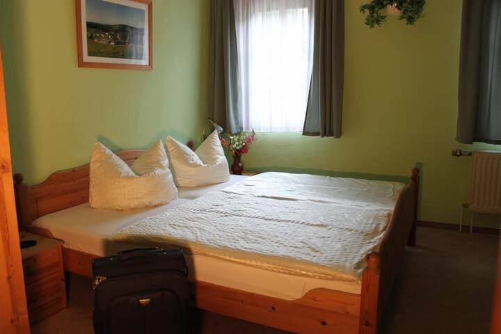 Room 11 of 33