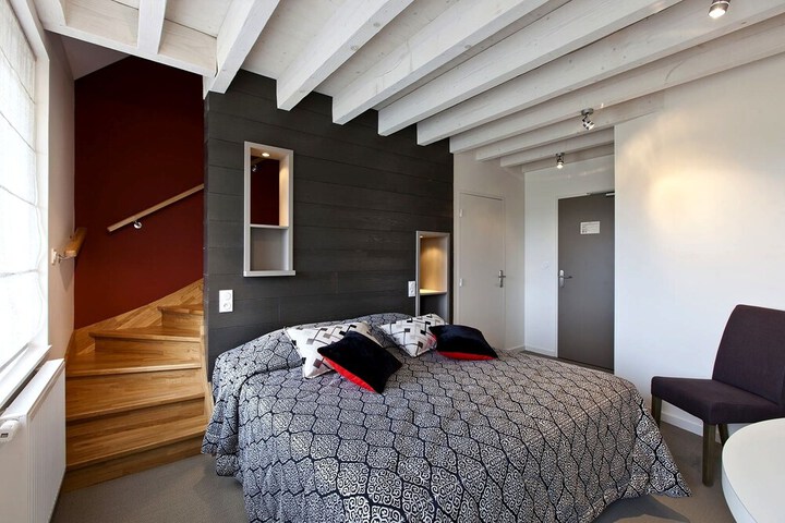Room 5 of 61
