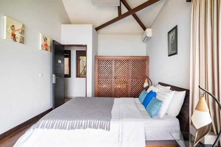 Room 2 of 39