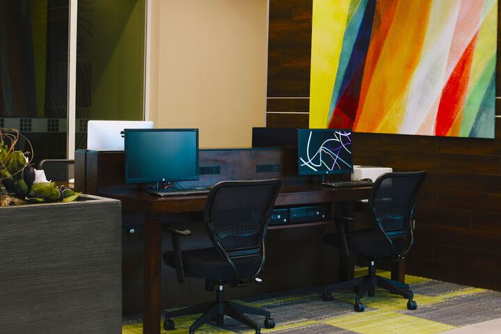 Business Center 68 of 78