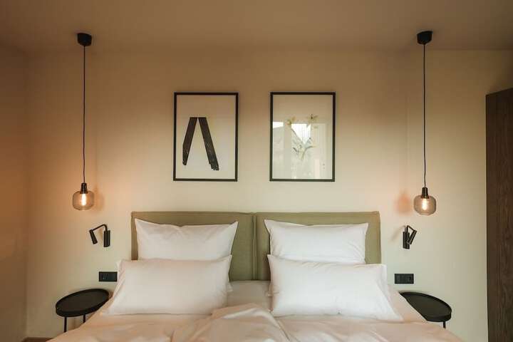 Room 3 of 67