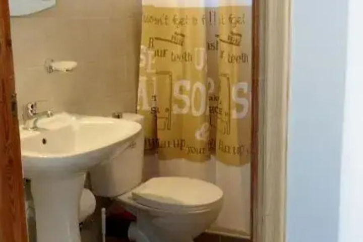 Room 10 of 14