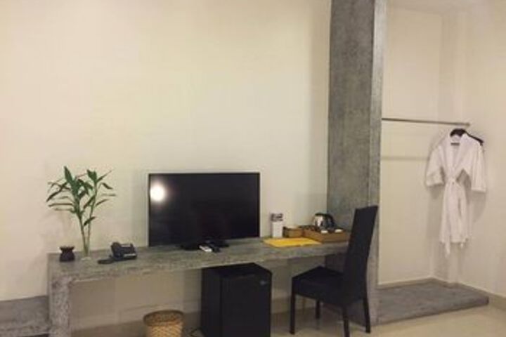 Room 83 of 142