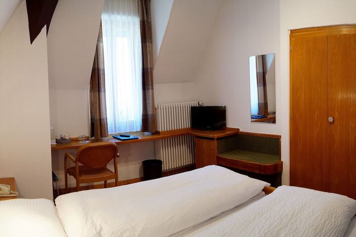 Room 8 of 36