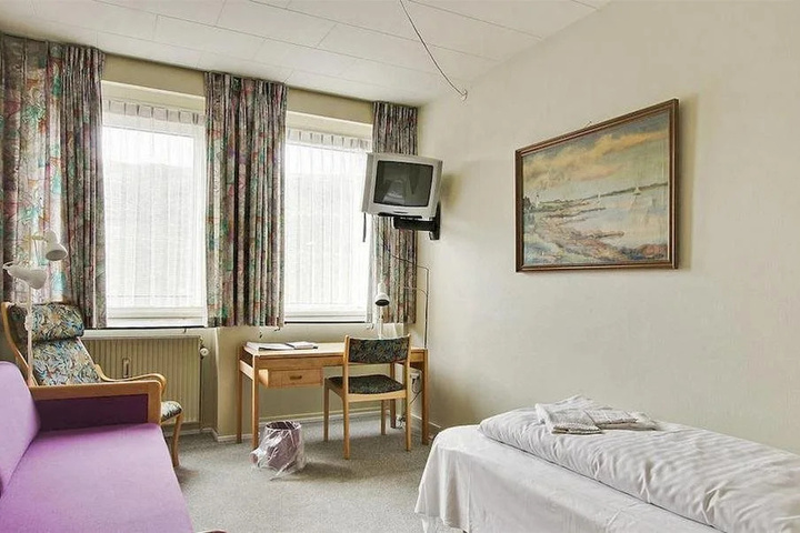Room 2 of 7