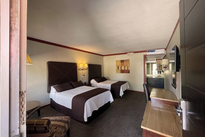 Room 4 of 16