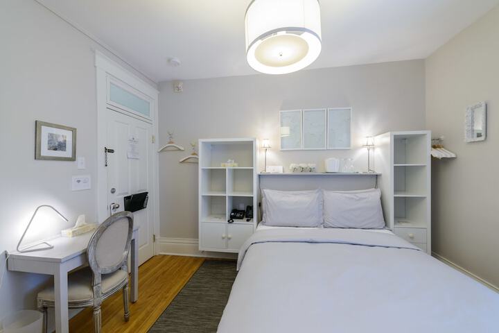 Room 20 of 144