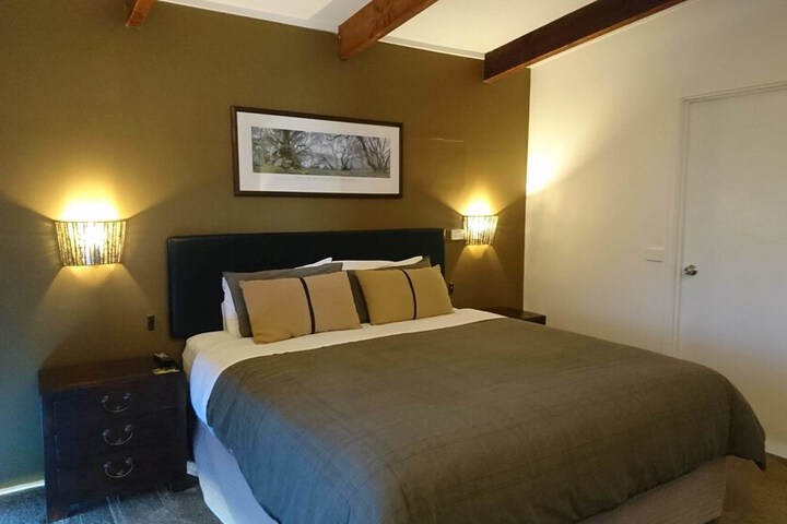 Room 5 of 17