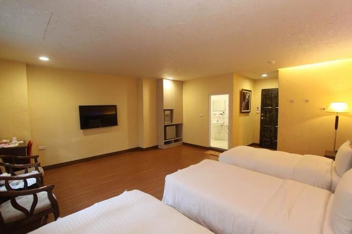 Room 16 of 28