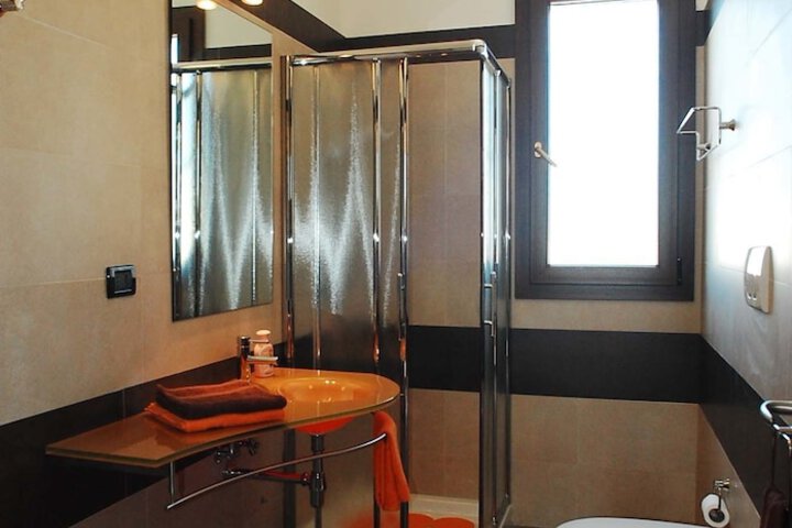 Room 17 of 29