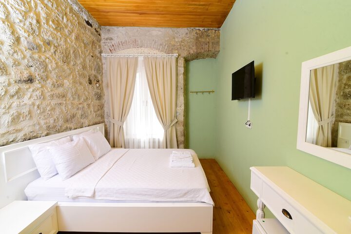 Room 7 of 57