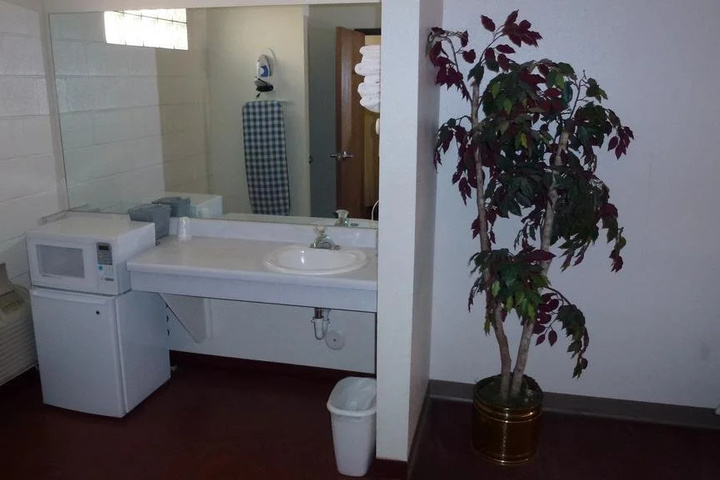 Room 5 of 13