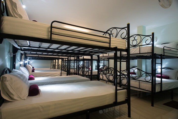 Room 9 of 30