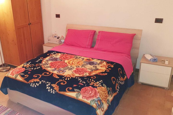 Room 8 of 28