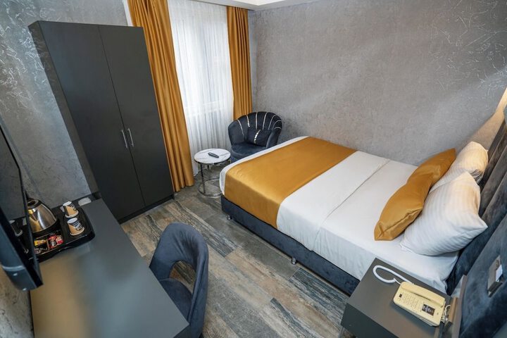 Room 10 of 24