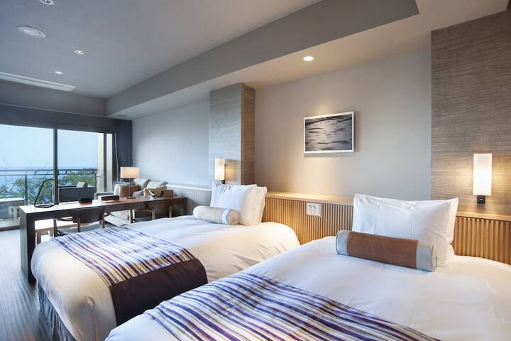 Room 4 of 32